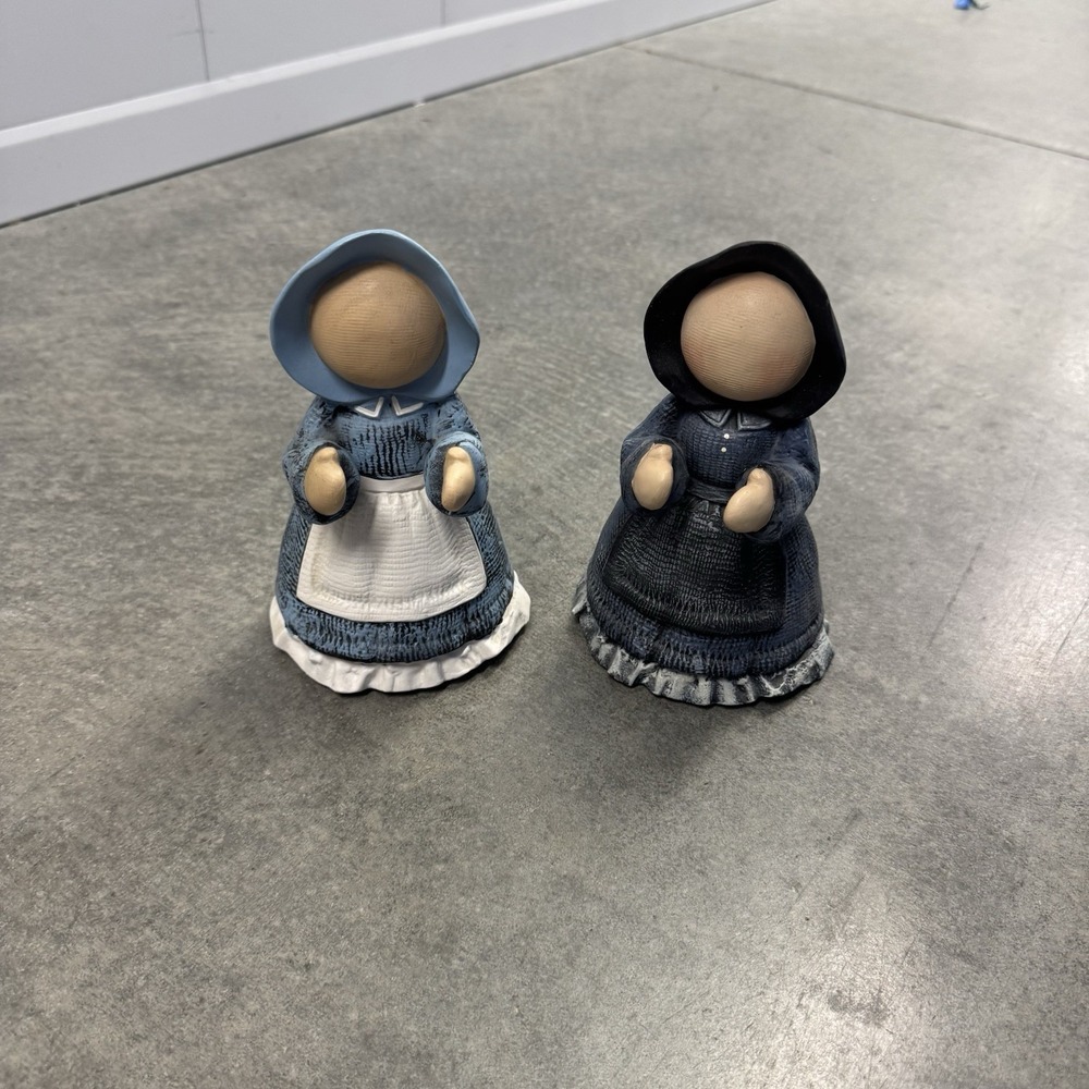 Vintage Faceless Amish Women Figurines Blue Bonnet Farmhouse Pair 6.5"